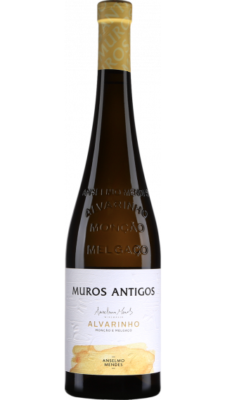 Bottle of Anselmo Mendes Muros Antigos Alvarinho 2021 wine 750 ml
