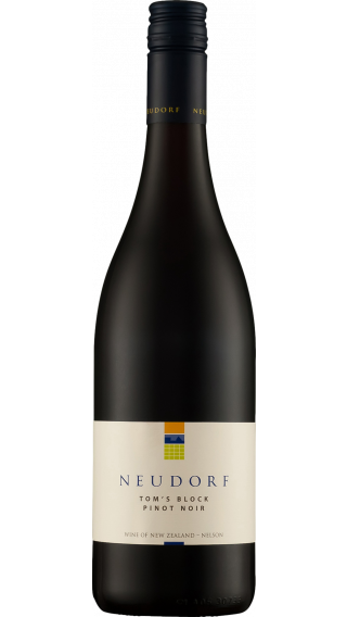 Bottle of Neudorf Toms Block Pinot Noir 2017 wine 750 ml